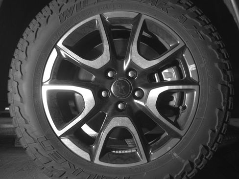 Used 2025 Jeep Compass Trailhawk AWD/4WD image 13