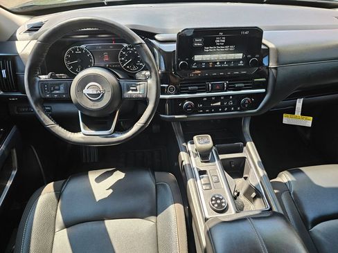 Used 2024 Nissan Pathfinder SL AWD/4WD image 19