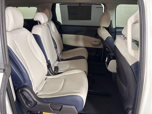 New 2026 Kia Carnival EX FWD image 22