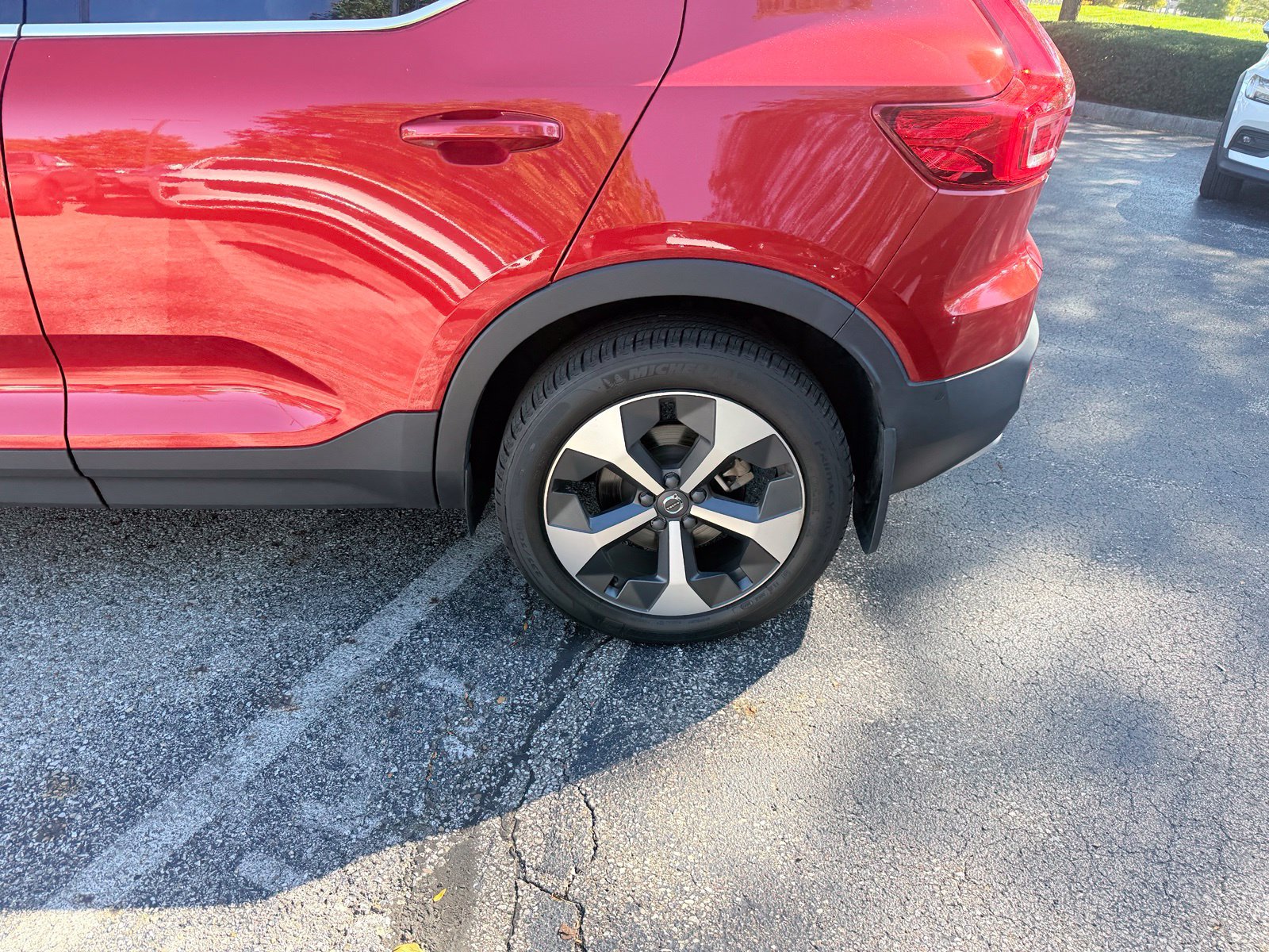 Used 2024 Volvo XC40 B5 Plus w/ Protection Package Premier AWD/4WD image 8
