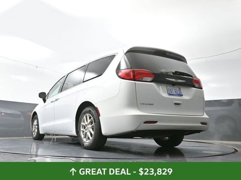 Used 2024 Chrysler Voyager LX image 31