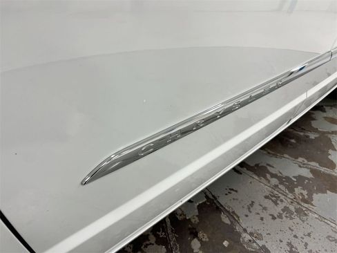 Used 2016 Chrysler Town & Country Touring image 26