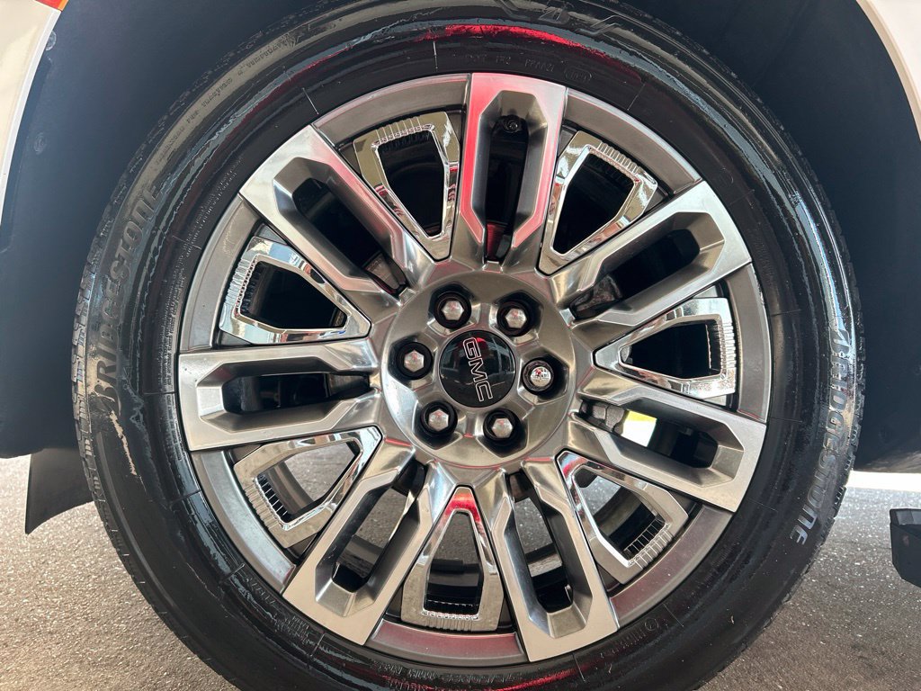 Used 2024 GMC Yukon XL Denali Ultimate AWD/4WD image 33