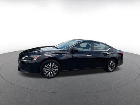 Used 2025 Nissan Altima 2.5 SV FWD image 8