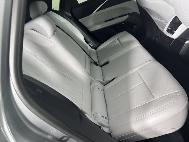 Used 2026 Cadillac Lyriq Luxury AWD/4WD image 25