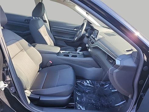 Used 2025 Nissan Altima 2.5 SV image 5