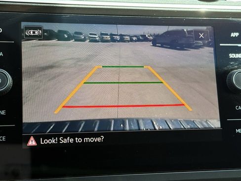 Certified 2024 Volkswagen Tiguan SE image 8