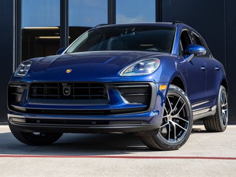 Certified 2025 Porsche Macan image 1