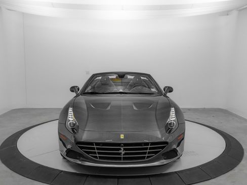 Certified 2016 Ferrari California T RWD image 8