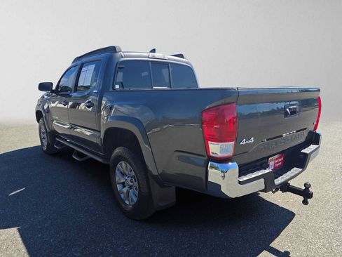 Certified 2017 Toyota Tacoma SR5 w/ Tow Package AWD/4WD image 5