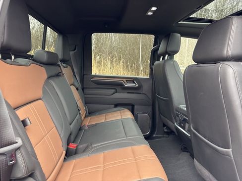 Used 2024 Chevrolet Silverado 2500 High Country w/ High Country Premium Package AWD/4WD image 44