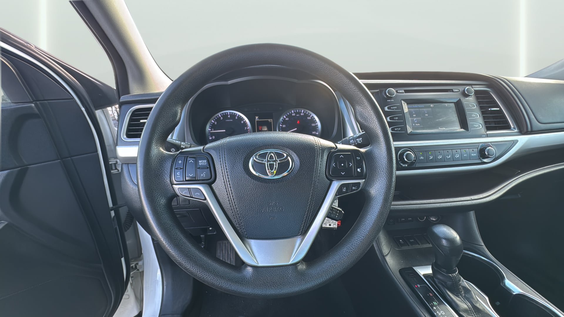 Used 2017 Toyota Highlander LE FWD image 16