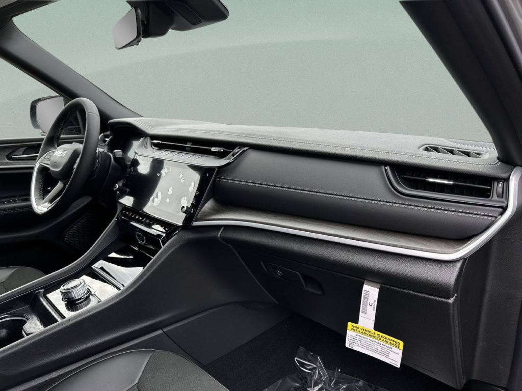 New 2027 Jeep Grand Cherokee Altitude RWD image 36