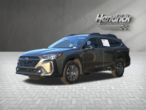Used 2025 Subaru Outback Premium image 5