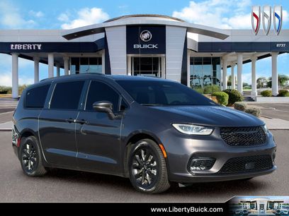 Used 2021 Chrysler Pacifica Touring w/ S Appearance Package