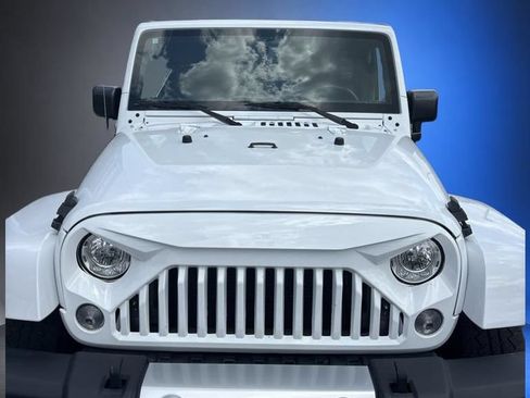 Used 2017 Jeep Wrangler Unlimited Sahara w/ Dual Top Group AWD/4WD image 1