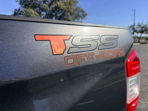 Used 2015 Toyota Tundra SR5 w/ SR5 Upgrade Package image 15