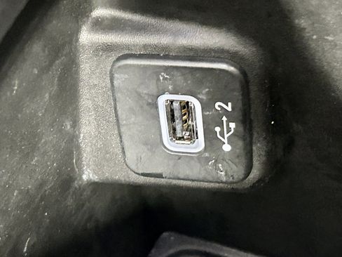 Used 2022 Jeep Wrangler Unlimited Rubicon w/ Cold Weather Group AWD/4WD image 36