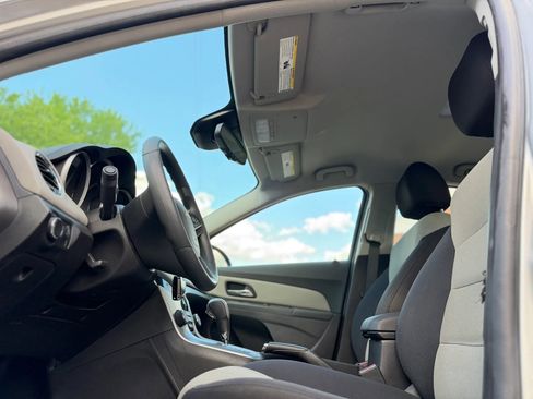 Used 2015 Chevrolet Cruze LS image 17