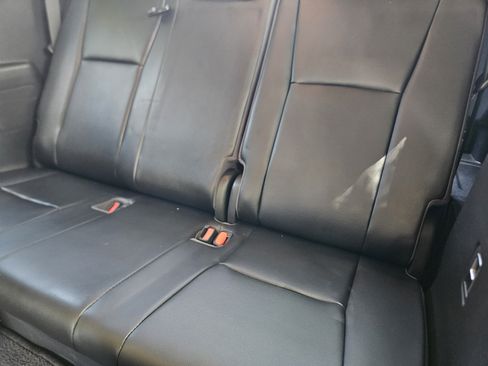 Used 2020 Toyota Highlander XLE FWD image 22
