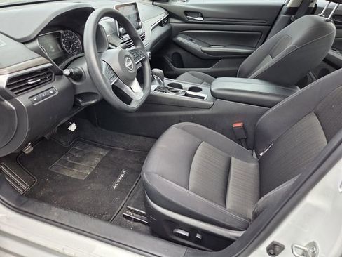 Used 2025 Nissan Altima 2.5 SV FWD image 5