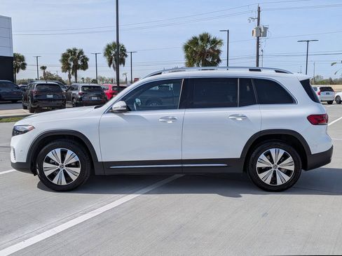 Used 2023 Mercedes-Benz EQB 300 4MATIC w/ Exclusive Package image 8