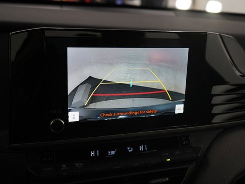 Used 2025 Toyota Camry SE image 19