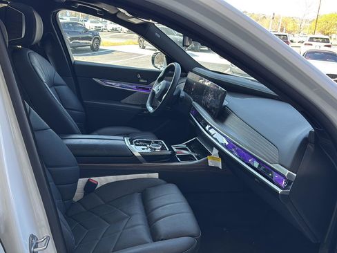 Certified 2024 BMW i7 xDrive60 w/ Executive Package AWD/4WD image 11