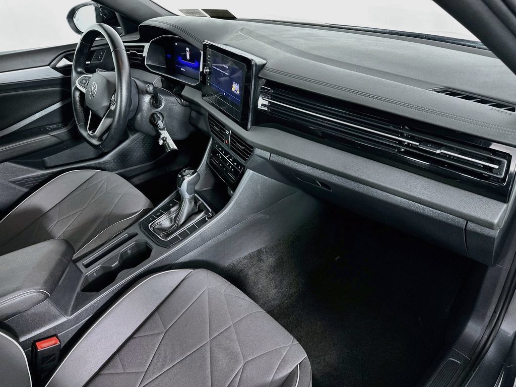 Used 2025 Volkswagen Jetta Sport FWD image 29