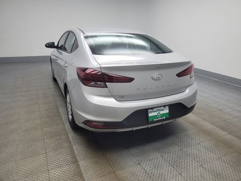 Used 2019 Hyundai Elantra SE w/ Cargo Package FWD image 5