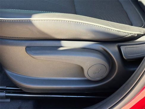 Certified 2025 Hyundai Venue Limited image 19