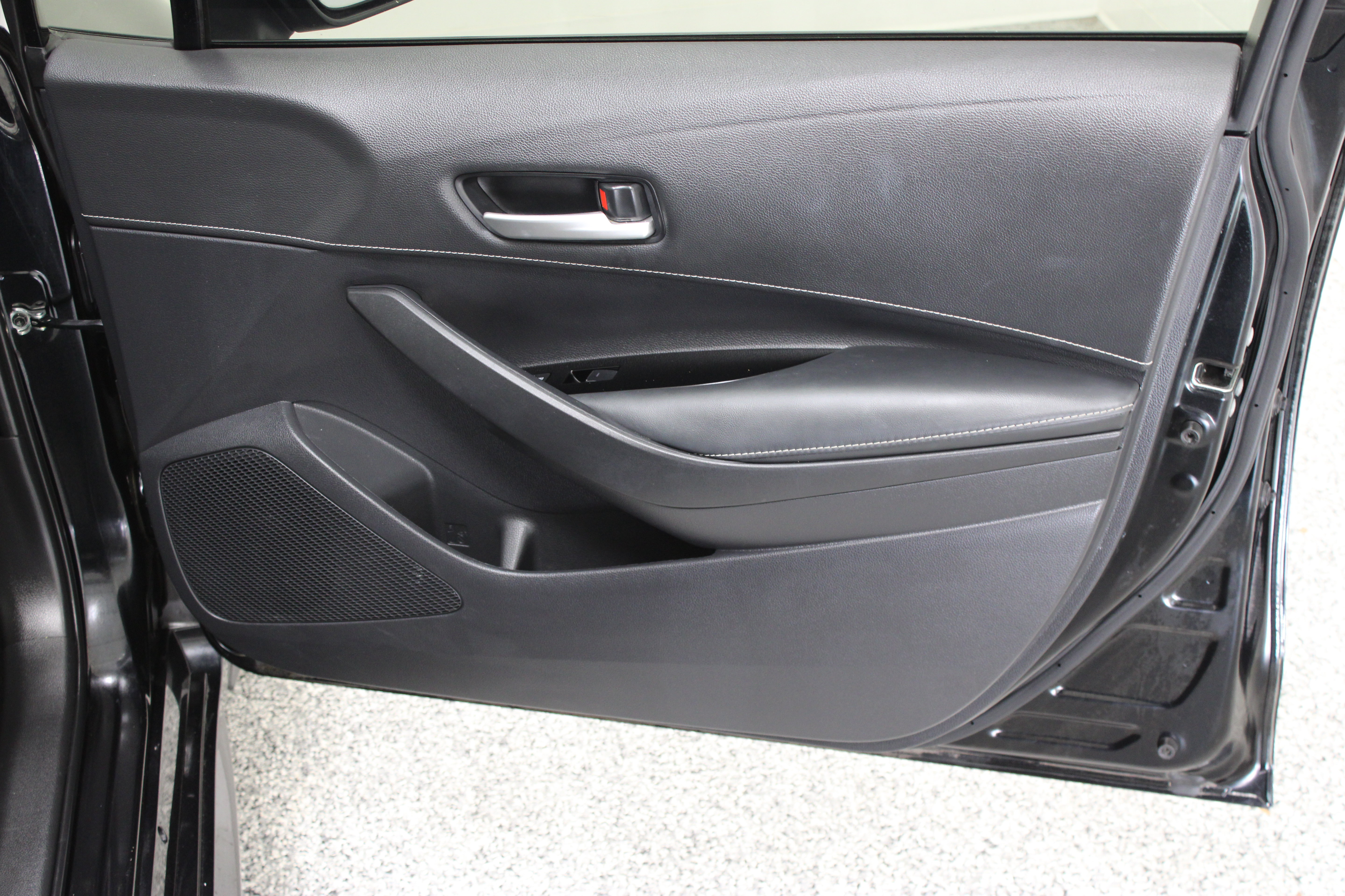 Used 2025 Toyota Corolla SE FWD image 32