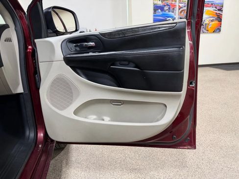 Used 2019 Dodge Grand Caravan SE image 23