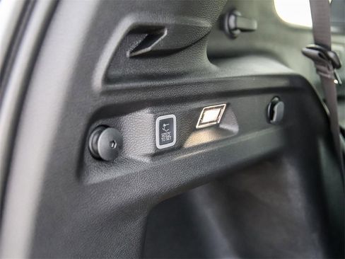 New 2025 Jeep Grand Cherokee L Altitude image 13