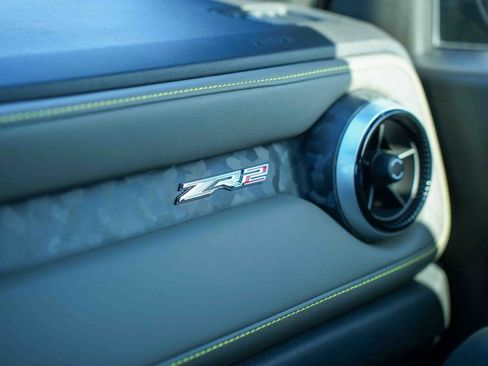 Used 2025 Chevrolet Colorado ZR2 w/ Midnight Edition image 38