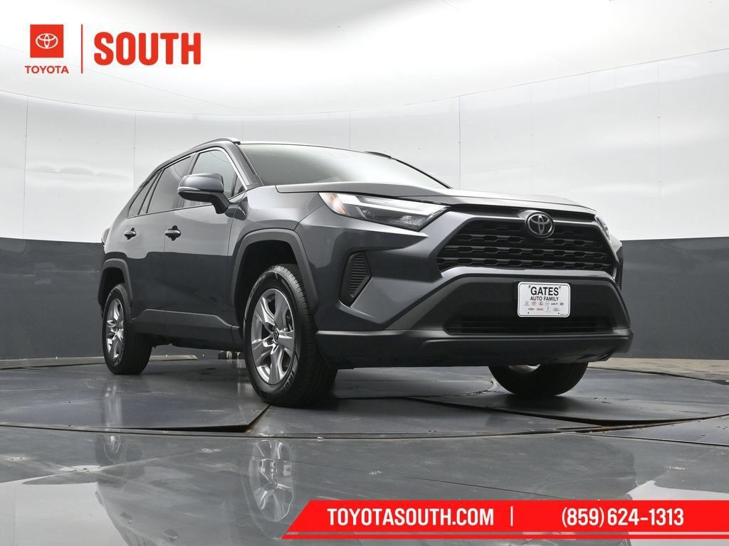 Used 2025 Toyota RAV4 XLE AWD/4WD image 38