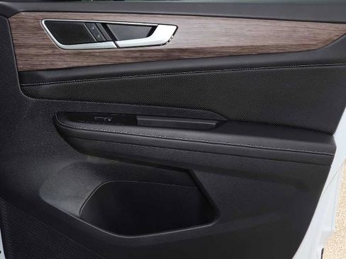 Used 2024 Volkswagen Atlas SEL image 25