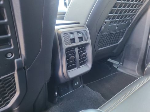 Used 2025 Ford Bronco Badlands image 31