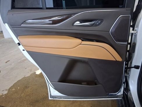 Used 2021 Cadillac Escalade Premium Luxury image 16