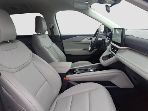 Used 2025 Ford Explorer Active w/ Active Comfort Package image 11