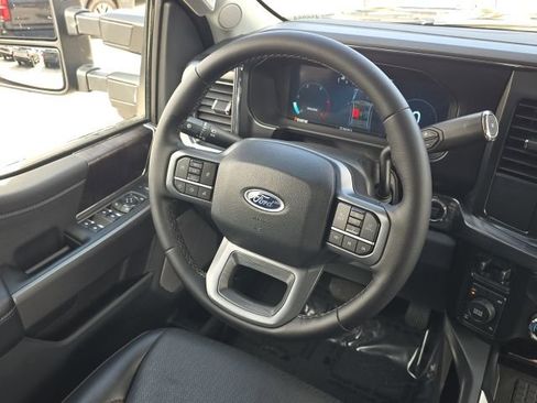 Used 2025 Ford F250 Lariat w/ Chrome Package image 39