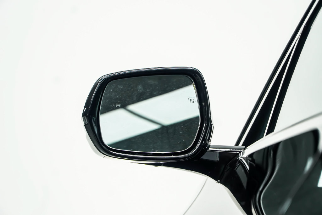 Used 2024 Cadillac Lyriq Tech RWD image 17