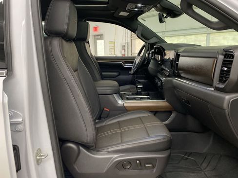 Used 2024 Chevrolet Silverado 1500 High Country w/ Technology Package image 18