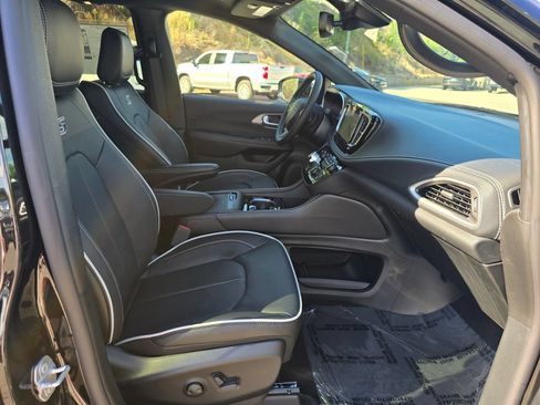 New 2027 Chrysler Pacifica Limited w/ S Appearance Package AWD/4WD image 27