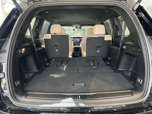 Certified 2025 Jeep Grand Cherokee L Limited w/ Black Appearance Package RWD image 33