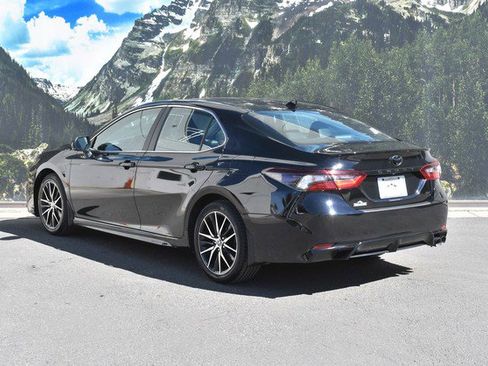 Certified 2022 Toyota Camry SE image 9