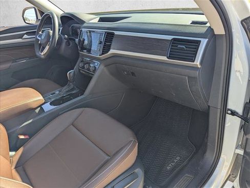 Used 2023 Volkswagen Atlas SE image 16