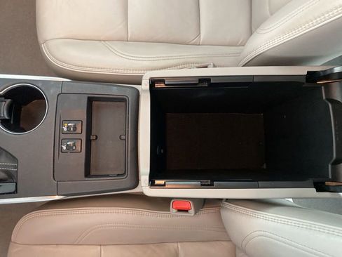 Used 2015 Toyota Camry XLE w/ Moonroof Package FWD image 10
