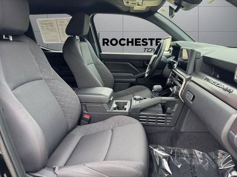 Certified 2025 Toyota Tacoma SR5 AWD/4WD image 47