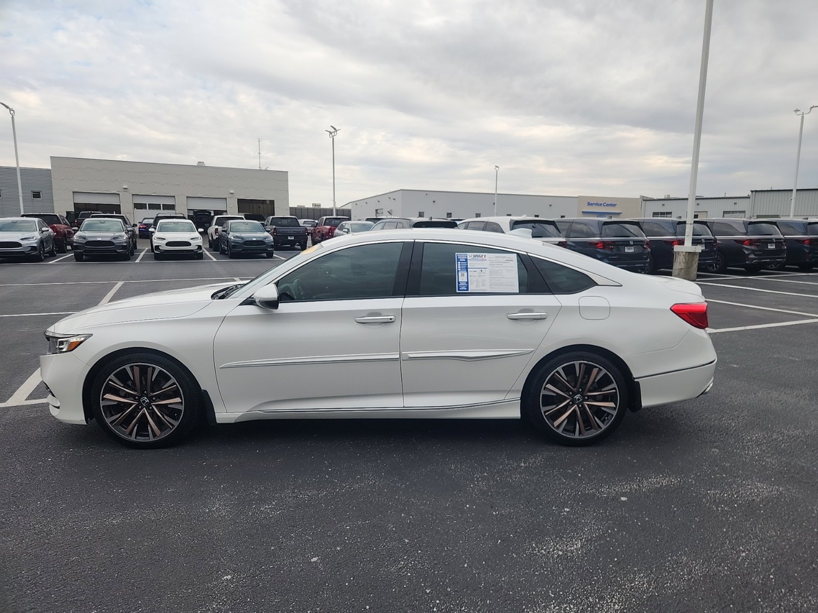 Used 2020 Honda Accord Touring image 3